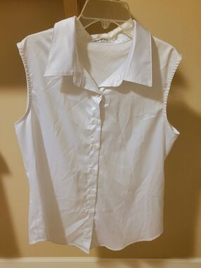 Women's White Sleeveless Button-Down Collared Shirt - Mavoor